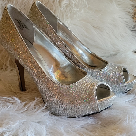 Worthington Silver Sparkle Peep Toe Heel - Picture 2 of 6